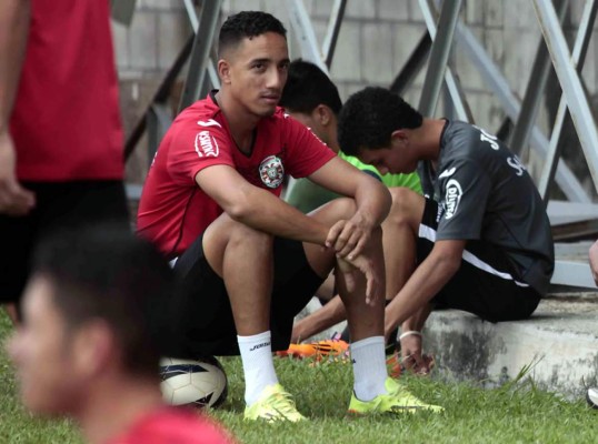 Daniel Tejeda, frustrado por seguir sin poder jugar con el Marathón