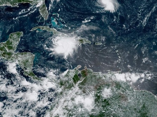 Grace se convierte en huracán y avanza hacia México