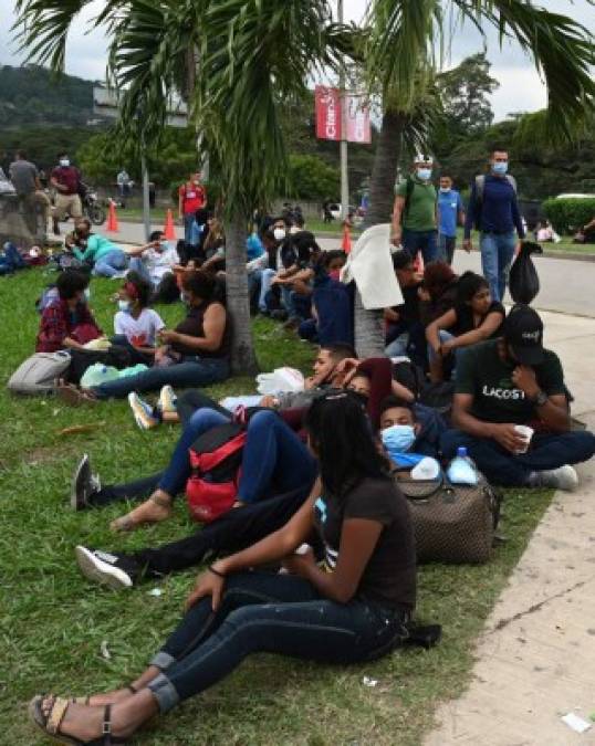 FOTOS: Hondureños que perdieron todo tras Eta y Iota se unen a caravana rumbo a Estados Unidos