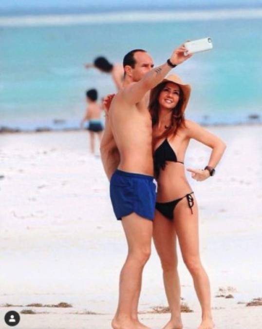 En cuanto su vida sentimental, Andrea tuvo varias parejas pero se casó con el cantante y actor mexicano Erick Rubín Milochenko en el año 2001, la ceremonia se realizó en Acapulco.<br/><br/>