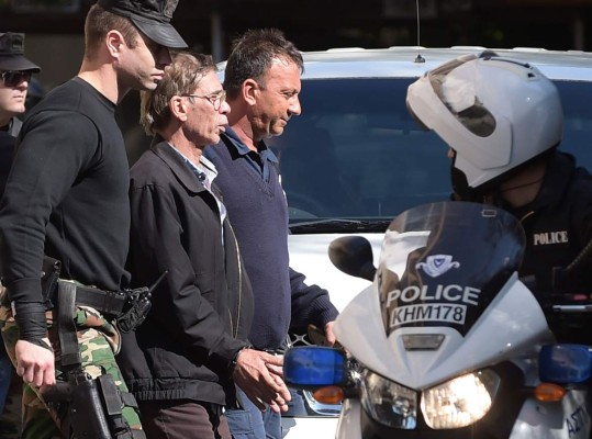 Un pasajero inglés se tomó una selfie con el pirata del aire egipcio