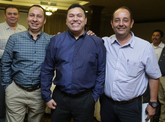 La promoción 1985 del Primero de Mayo celebra