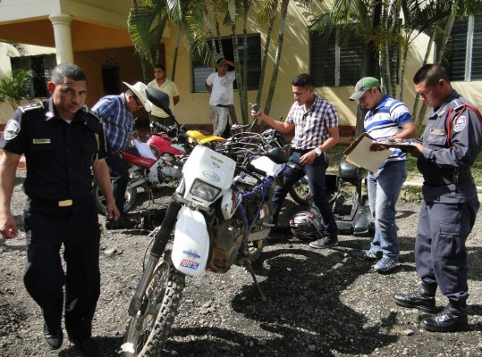 Decomisan cinco motocicletas en un taller en El Progreso