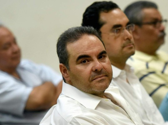 Fiscalía salvadoreña allana propiedades del expresidente Saca