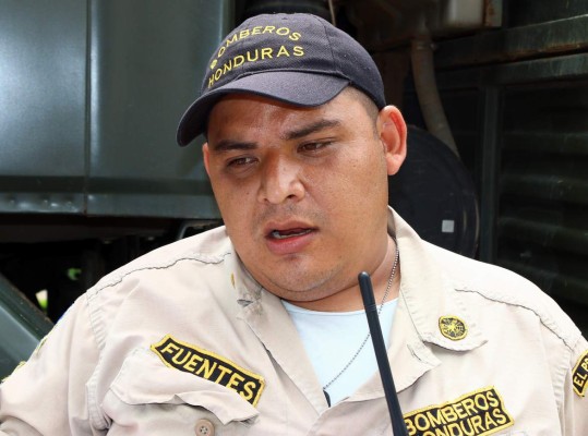 Damnificados esperan en bulevar para retornar a sus casas