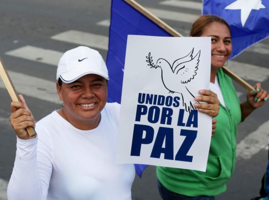 Nacionalistas salen a las calles a pedir por la paz y demostrar su apoyo a JOH