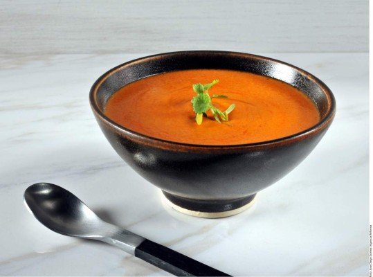  Crema de chile morrón rojo y camarón  