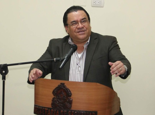 Arturo Corrales vuelve a la Cancillería de Honduras