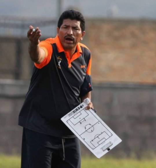 El entrenador hondureño Carlos Martínez ha sido despedido de la dirección técnica del Olancho FC tras estar dos meses al frente del equipo y luego de no clasificar a la final de la Liga de Ascenso.