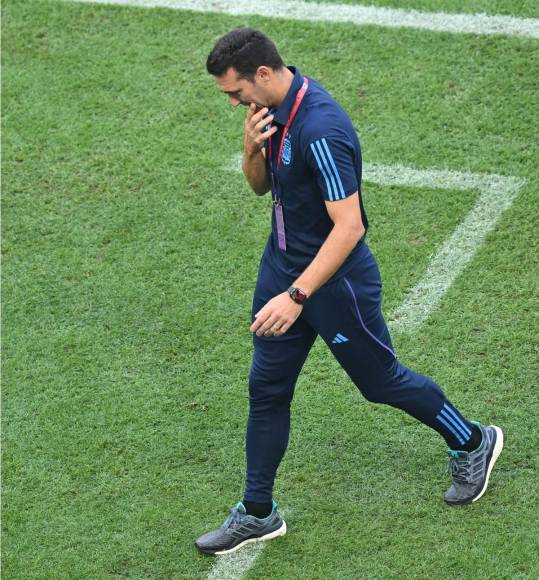 El seleccionador argentino Lionel Scaloni sufrió la primera derrota como entrenador en el Mundial.