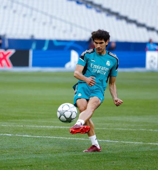 Jesús Vallejo: El defensor español saldría del Real Madrid debido a la falta de minutos.
