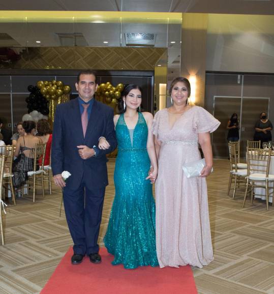 Eduin Gómez, Katia Gómez y Giselle Casanova