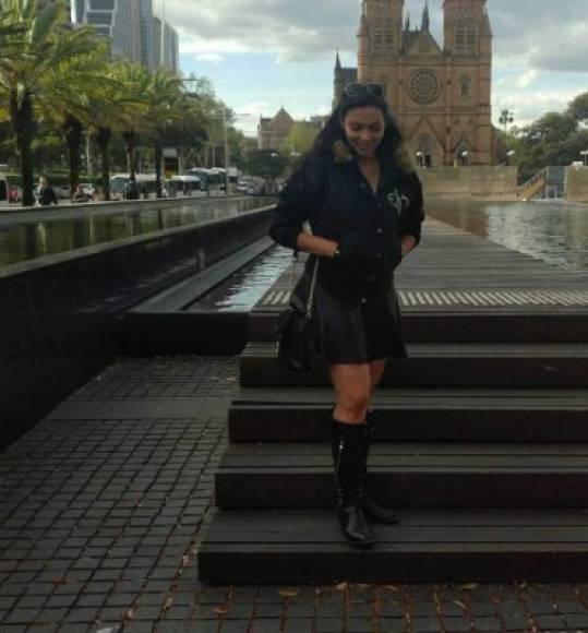 Laurie Cano es una hermosa ex Top Model que deslumbra por su belleza en las calles de Sidney, Australia.