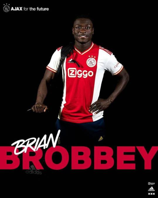 Brian Brobbey regresa al Ajax, el equipo que le vio crecer como futbolista y que, una década después de que comenzara a formarse como futbolista, se enfundará el próximo curso en codiciado número 9 del equipo de su ciudad. Así lo han anunciado hoy tanto el Ajax como el Leipzig, equipo al que llegó en 2021 libre. Firmó por cinco temporadas.