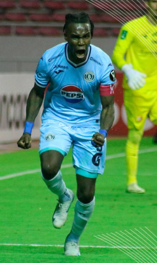 Rubilio Castillo gritando su gol de penal contra el Herediano.