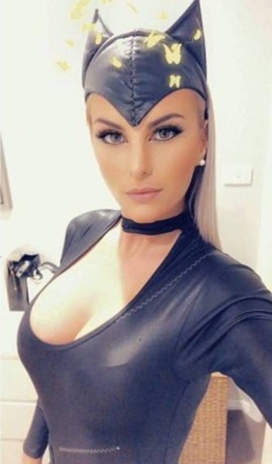 La escultural modelo es conocida como la gatúbela de Instagram por sus sensuales imágenes con el popular disfraz.