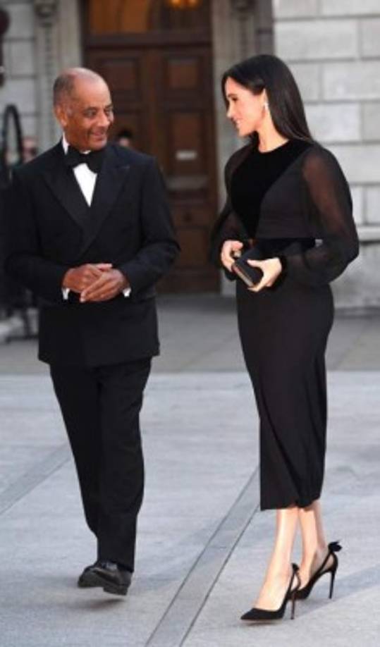 Meghan Markle llegó muy confiada a su primer evento público sin la compañía del príncipe Harry - ni ningún otro miembro de la realeza- este martes para una exposición de arte y cultura de Oceanía en Londres.<br/>