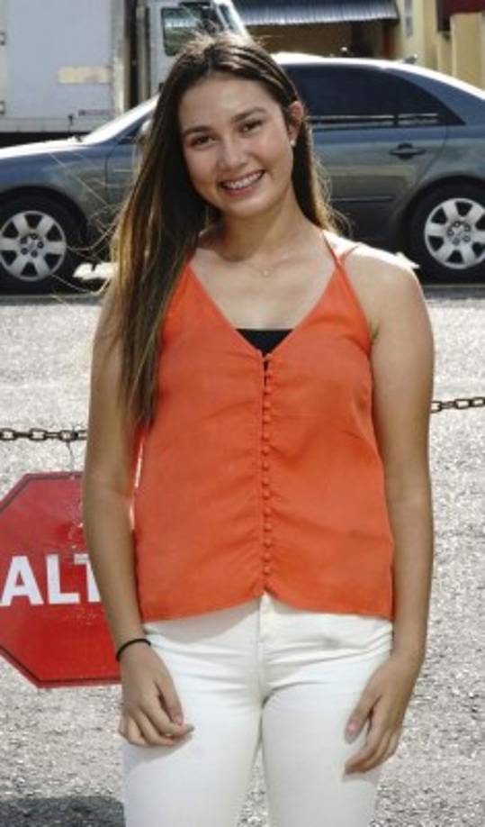 Marcela Moreno asistió con su familia a disfrutar del tradicional desfile.