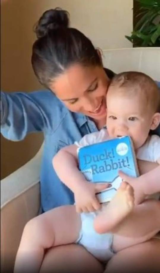 Las imágenes han servido para comprobar lo mucho que ha crecido el niño desde que sus padres compartieran aquella foto de año nuevo en Sussex royal y descubrir además el apodo cariñoso que parecen usar sus padres para referirse a él en la intimidad: 'Arch'.