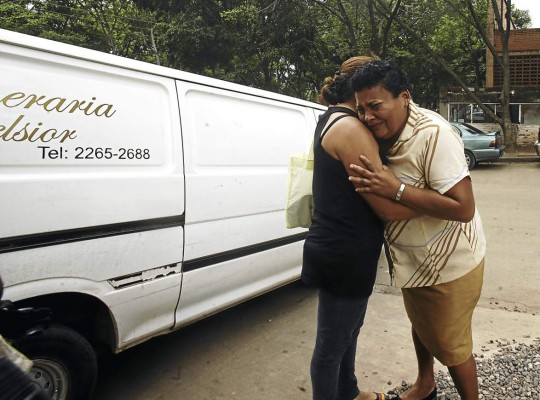 Los familiares de la infortunada dama están desconsolados por la tragedia.