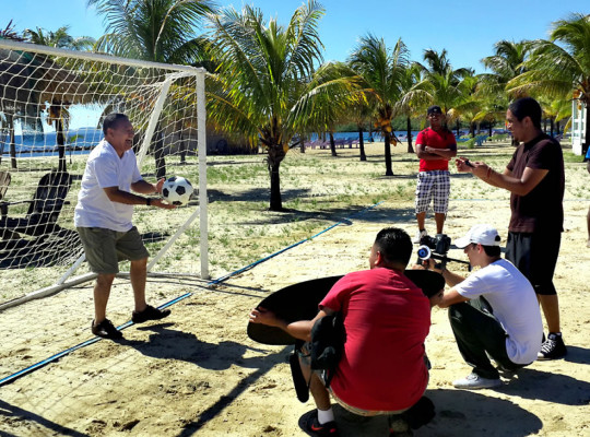 Punta y fútbol en Sopa de caracol 2014