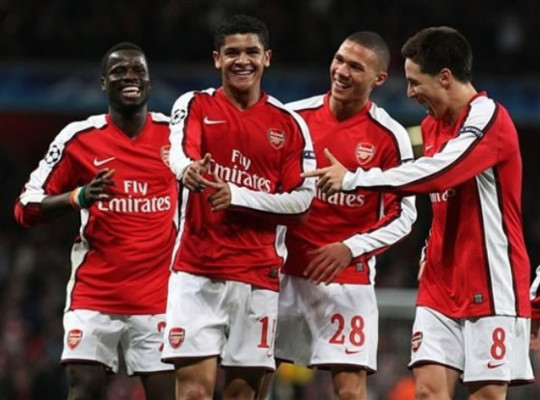 Arsenal y Fiorentina sellan su pase, Liverpool adiós