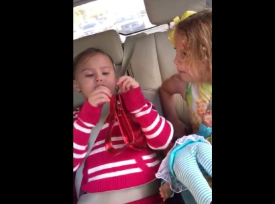 Video de niñas hablando de Dios enternece en redes