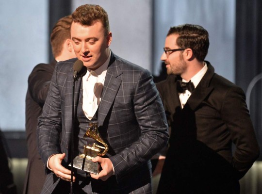 Sam Smith triunfa en los Grammy con 'Stay With Me'