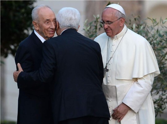 Papa insta ante Abás y Peres a 'derribar los muros de enemistad'