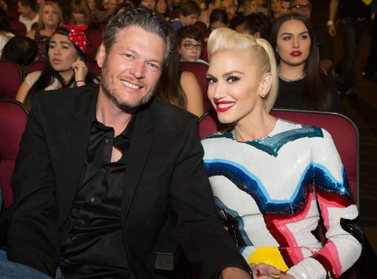 Gwen Stefani llora por sus examores