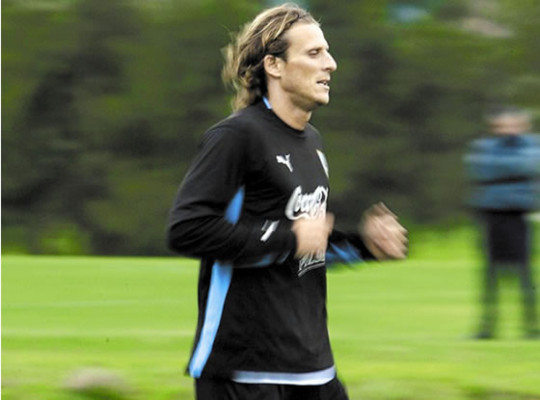 Uruguay pone un pie en el Mundial de Sudáfrica