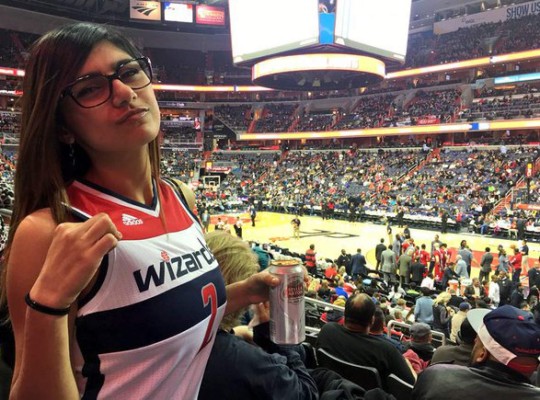 Mia Khalifa cambia el cine para adultos por los deportes