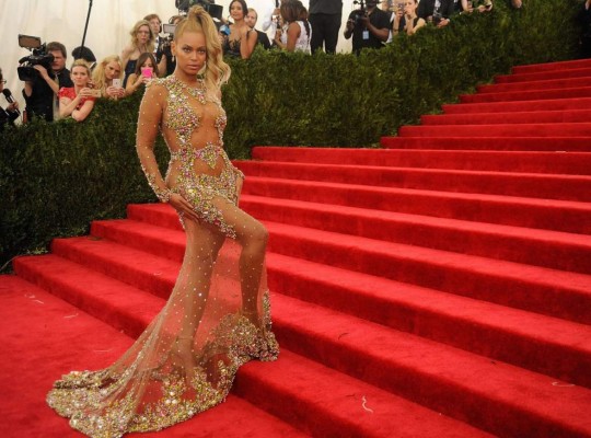 Moda entre las famosas: fingir sus embarazos