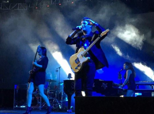 Alejandro Sanz regaña a fans catrachos