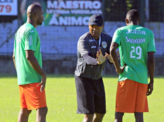 Pavón ya pega gritos desde el banquillo del Marathón