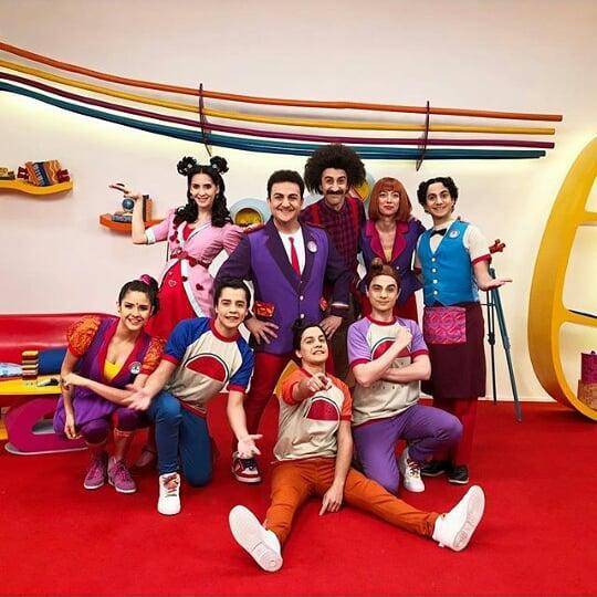 El programa infantil 'Junior Express' ha dejado una huella imborrable en el corazón de los niños. Fue una popular serie de televisión infantil Argentina que se estrenó el 30 de noviembre de 2013 en el canal Disney Junior y terminó emisiones en 2019.En medio de su mayor éxito, sus personajes, Topa y Rulo Carlos, interpretados por Diego César Topa y Hugo Rodríguez respectivamente, quedaron envueltos en una gran controversia que se ha vuelto a viralizar.