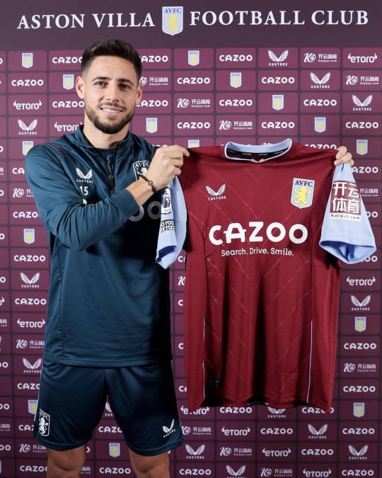 El defensa español Álex Moreno ya fue presentado por su nuevo club, el Aston Villa de la Premier League. El futbolista deja el Betis. El traspaso se cierra en 13,5 millones de euros más 1,5 en variables.