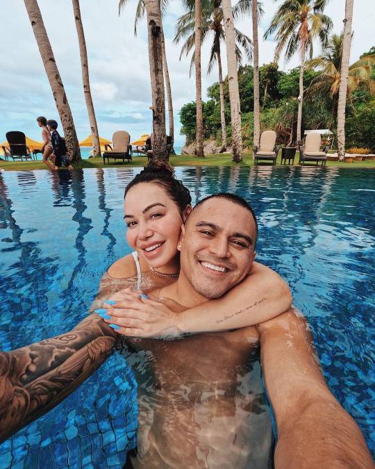 La pareja ha disfrutado de viajes románticos juntos, como su escapada a Filipinas en diciembre de 2022, donde se les vio llenos de amor y felicidad.