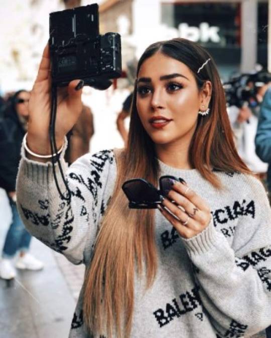 Danna Paola cuenta con más de 13 millones de seguidores en Instagram. Danna es una de las artistas latinas con más seguidores en las redes sociales.
