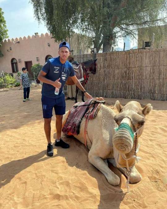Así se divirtieron los jugadores de la Selección de Honduras en Abu Dabi: De árabes y paseando en camellos