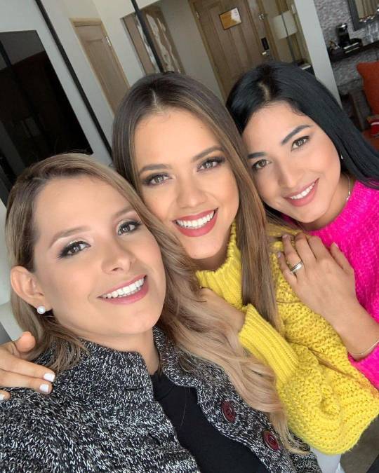 “Agradecida por ellas y lo bonito que va dejando este año”, posteó Erika Williams en una foto acompañada de sus compañeras del programa “Las Dueñas del Balón”: Tanya Rodríguez y Martha Ríos. 