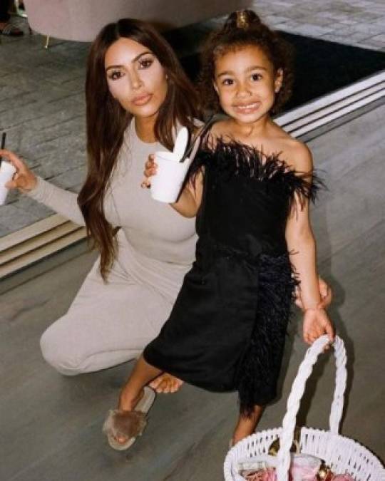 Los seguidores del clan Kardashian aseguran que quizás muy pronto la pequeña tenga su propia línea de ropa al igual que su madre y sus tias.