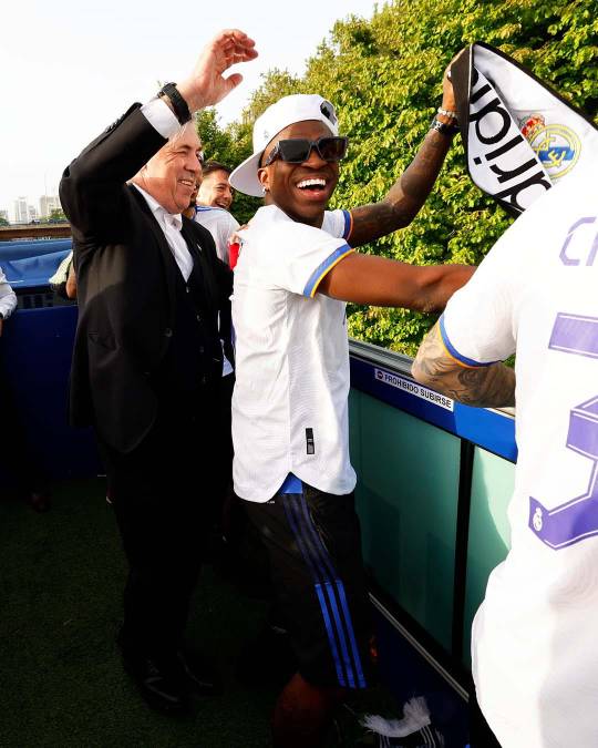 El baile de Vinicius y Ancelotti en la fiesta del Real Madrid.