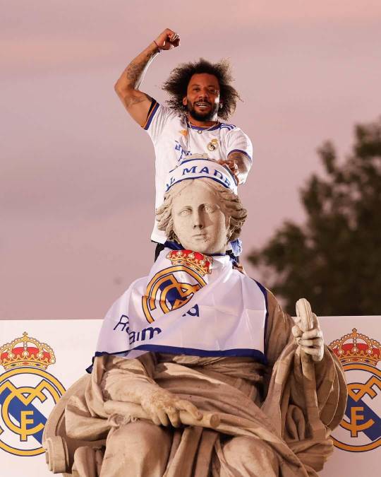 Fiesta, baile de Ancelotti y catrachos: así celebró el Real Madrid en Cibeles la conquista de la Liga Española