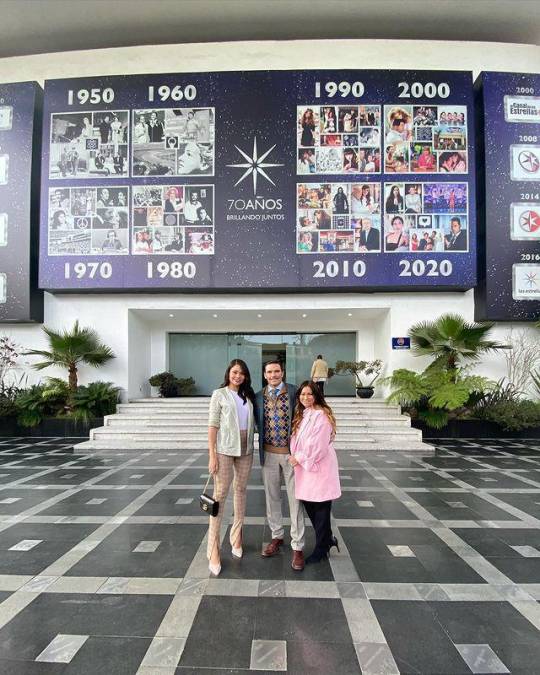 Julián Gil le dio un recorrido por las instalaciones de la famosa televisa mexicana. 