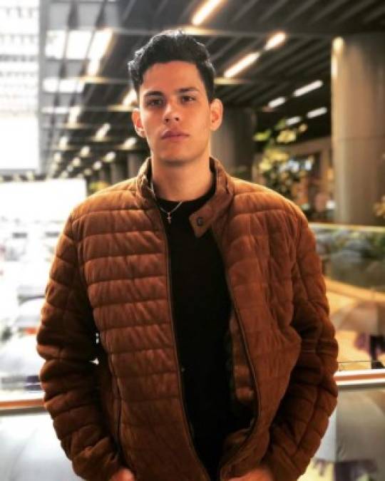 ¿Quién es Carlos? <br/>Carlos Iván Torres 'Chayo', de 21 años, nació en Guadalajara, Jalisco.<br/>