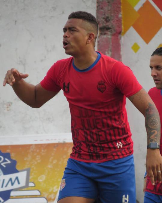 Luis Gabriel Castro: Defensor colombiano que pertenece al Real Juventud de Santa Bárbara. En la Liga Nacional jugó en Marathón, Vida, Platense y Motagua.