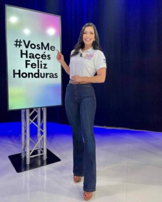Loren Mercadal, presentadora de Televicentro, también se sumó a los festejos por la Independencia de Honduras. <br/>