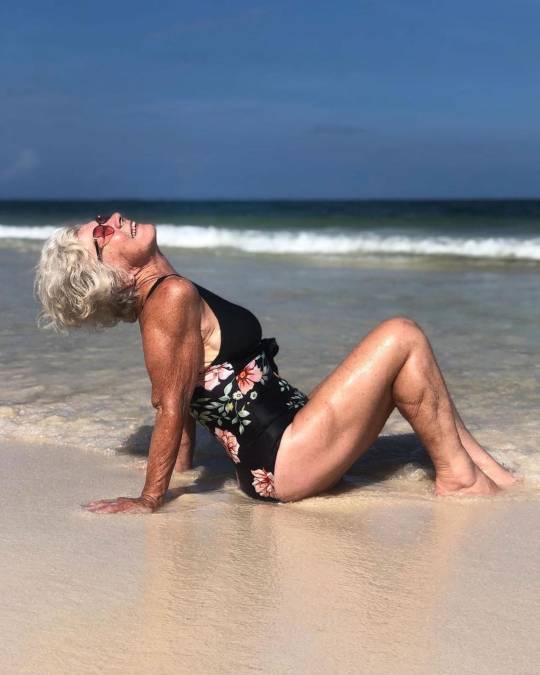 Abuela fitness e influencer: a sus 76 años asombra con atlético cuerpo