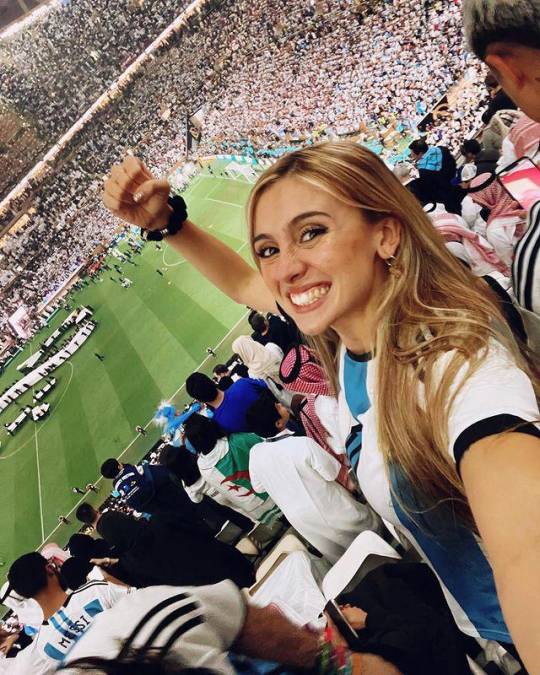 Esta hermosa periodista vivió cada momento de la Albiceleste en Qatar, siendo también una fanática más dentro de los estadios.